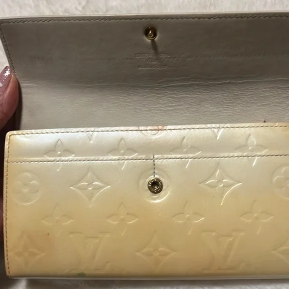LOUIS VUITTON VERNIS SNAP WALLET- Authentic- Ombre Yellow​